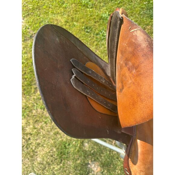 Stubben Tristan Dressage Saddle 17.5” - Picture 7 of 10